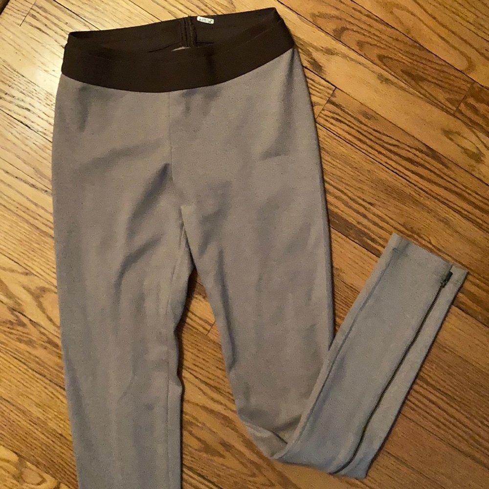 BCBG MAXAZARIA zippered leggings size Small